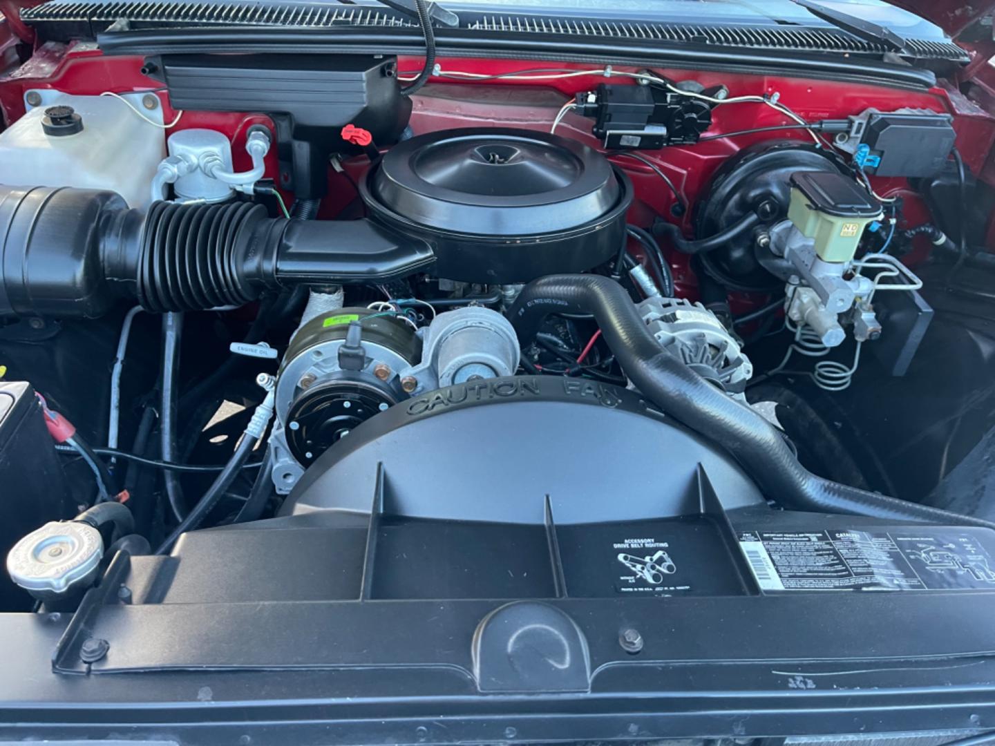 1990 Maroon/Silver /Maroon Chevrolet C1500 Silverado (1GCDC14K9LE) with an 5.7 V8 engine, AT transmission, located at 813 E Fairview Ave, Meridian , ID, 83642, (208) 336-8230, 43.618851, -116.384010 - Photo#9